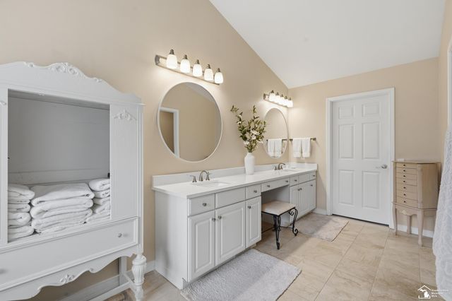 5040 cherry blossom circle Circle, West Bloomfield Twp, MI 48324