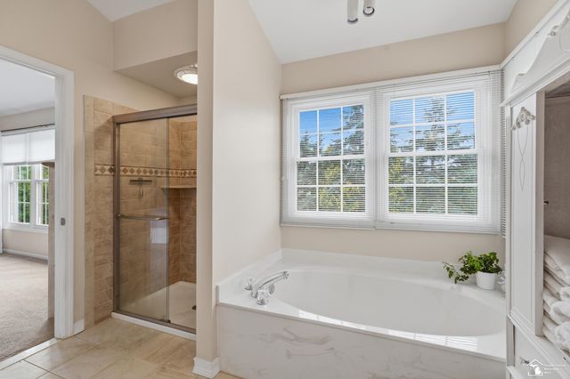 5040 cherry blossom circle Circle, West Bloomfield Twp, MI 48324