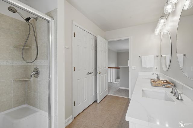 5040 cherry blossom circle Circle, West Bloomfield Twp, MI 48324