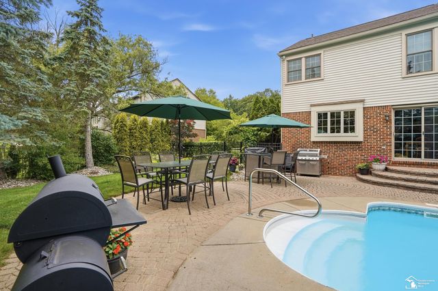 5040 cherry blossom circle Circle, West Bloomfield Twp, MI 48324