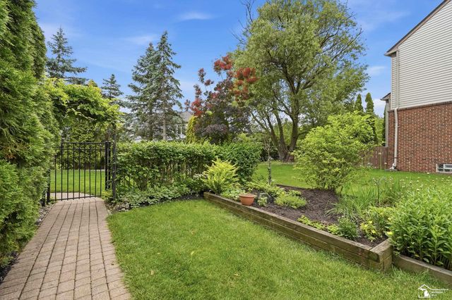 5040 cherry blossom circle Circle, West Bloomfield Twp, MI 48324
