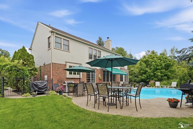 5040 cherry blossom circle Circle, West Bloomfield Twp, MI 48324