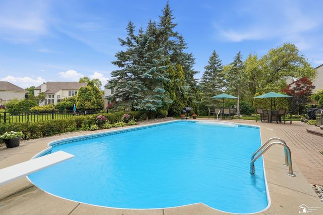 5040 cherry blossom circle Circle, West Bloomfield Twp, MI 48324