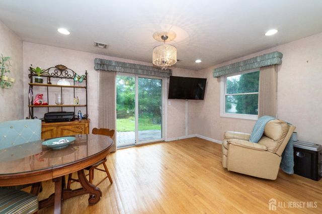 75 Boulevard West, Old Bridge, NJ 07735
