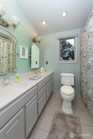 75 Boulevard West, Old Bridge, NJ 07735