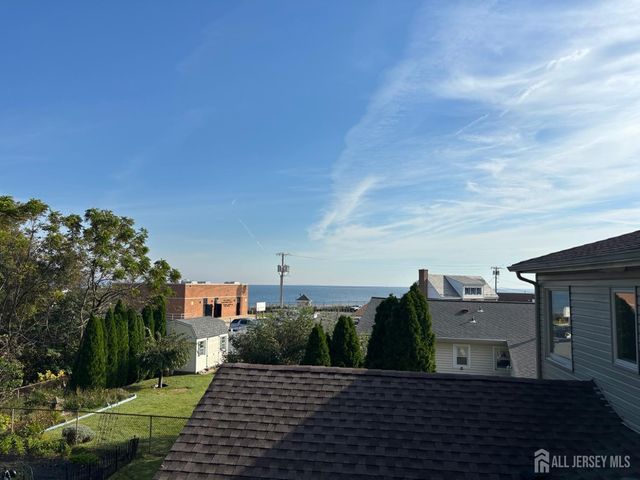 75 Boulevard West, Old Bridge, NJ 07735