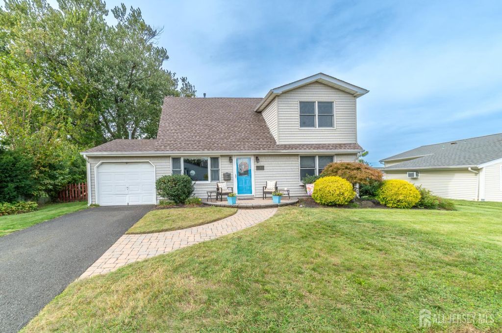 75 Boulevard West, Old Bridge, NJ 07735