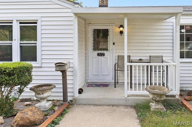 312 E Ofallon Drive, Caseyville, IL 62232