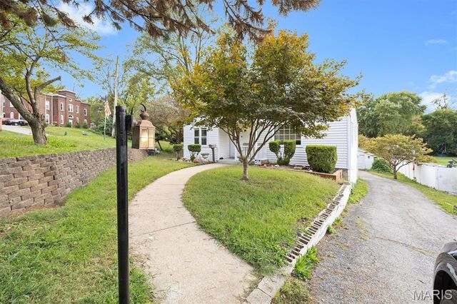 312 E Ofallon Drive, Caseyville, IL 62232