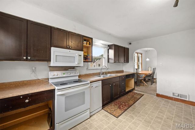 312 E Ofallon Drive, Caseyville, IL 62232