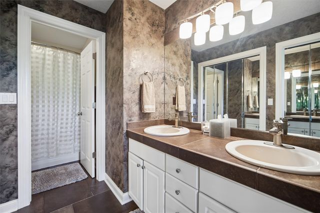5925 Ep True Parkway 7, West Des Moines, IA 50266