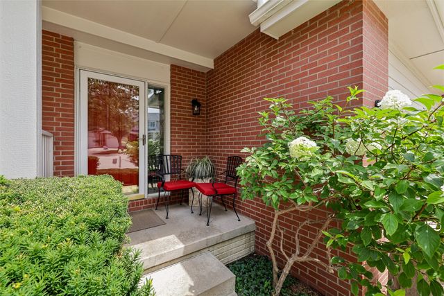 5925 Ep True Parkway 7, West Des Moines, IA 50266