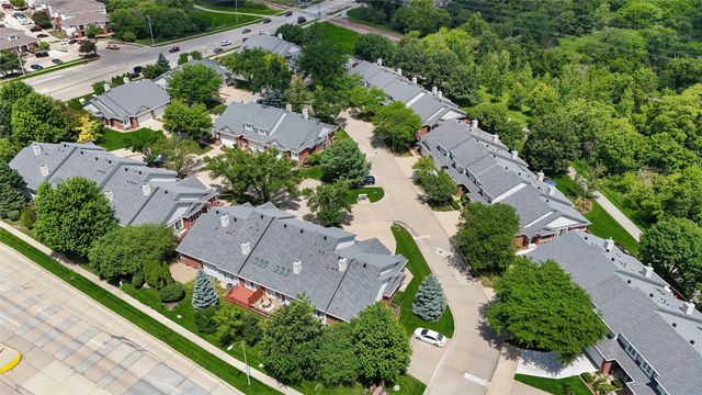 5925 Ep True Parkway 7, West Des Moines, IA 50266
