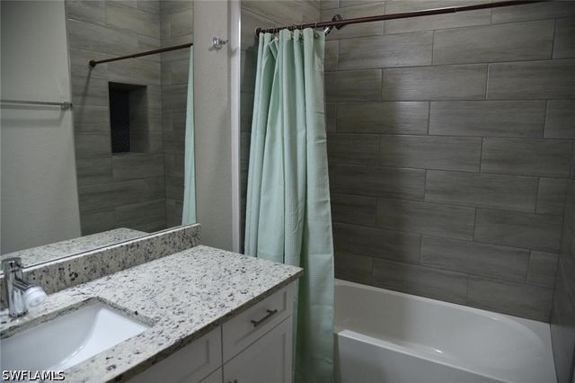 4666 Villa Capri LN, Bonita Springs, FL 34134