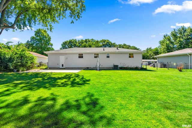 604 WHIPPOORWILL Drive, Washington, IL 61571