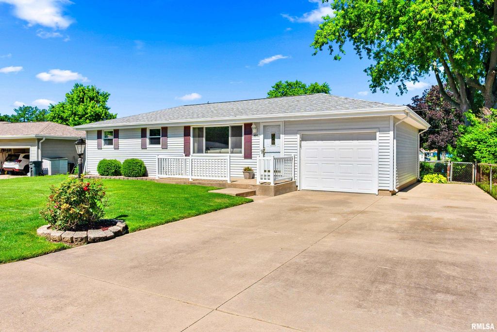 604 WHIPPOORWILL Drive, Washington, IL 61571