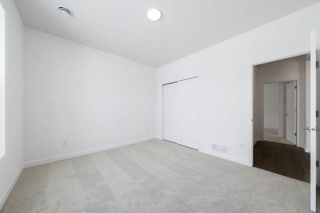 20048 Gabardine Lane, Lakeville, MN 55044