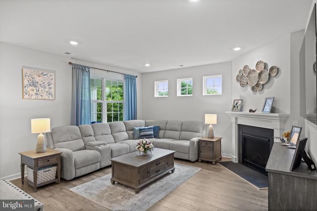 216 CONGRESSIONAL CT, Moorestown, NJ 08057