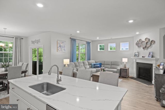 216 CONGRESSIONAL CT, Moorestown, NJ 08057