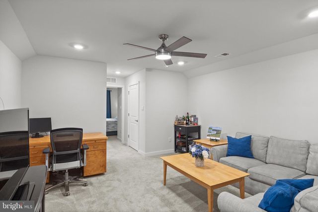 216 CONGRESSIONAL CT, Moorestown, NJ 08057