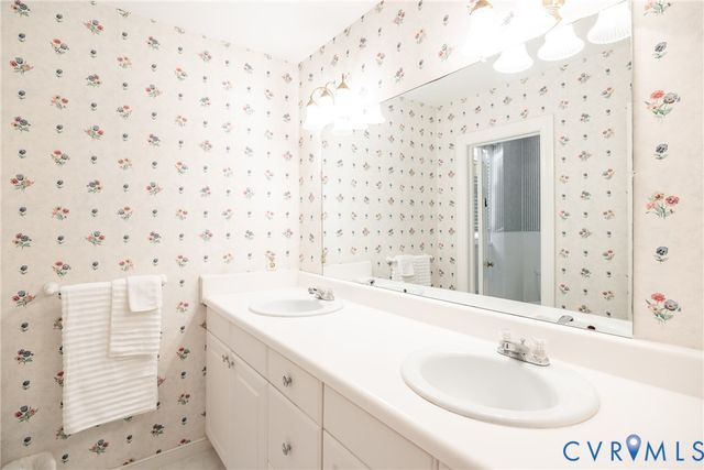 10101 Farmleigh Dr, North Chesterfield, VA 23235