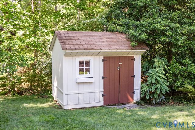 10101 Farmleigh Dr, North Chesterfield, VA 23235