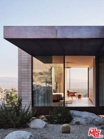 2212 WINTER SUN Drive, Palm Springs, CA 92262