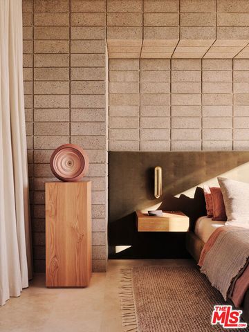 2212 WINTER SUN Drive, Palm Springs, CA 92262