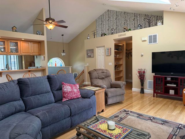 7 Maplevale Road, East Kingston, NH 03827