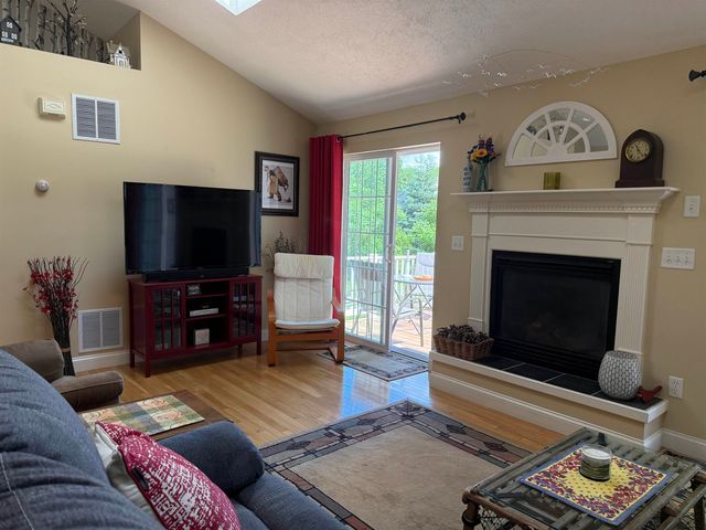 7 Maplevale Road, East Kingston, NH 03827