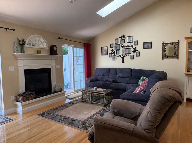 7 Maplevale Road, East Kingston, NH 03827