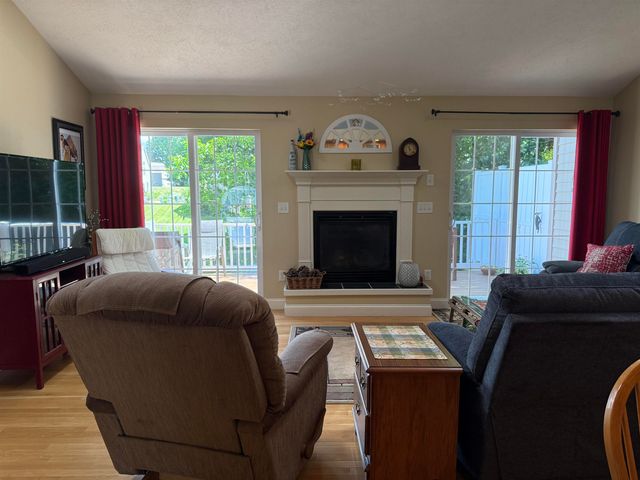 7 Maplevale Road, East Kingston, NH 03827