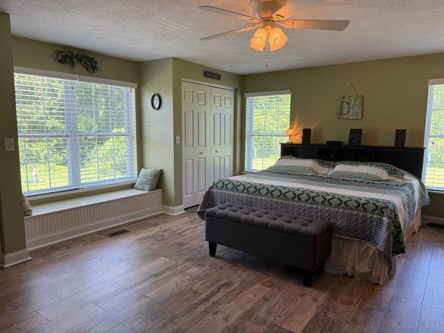 7 Maplevale Road, East Kingston, NH 03827