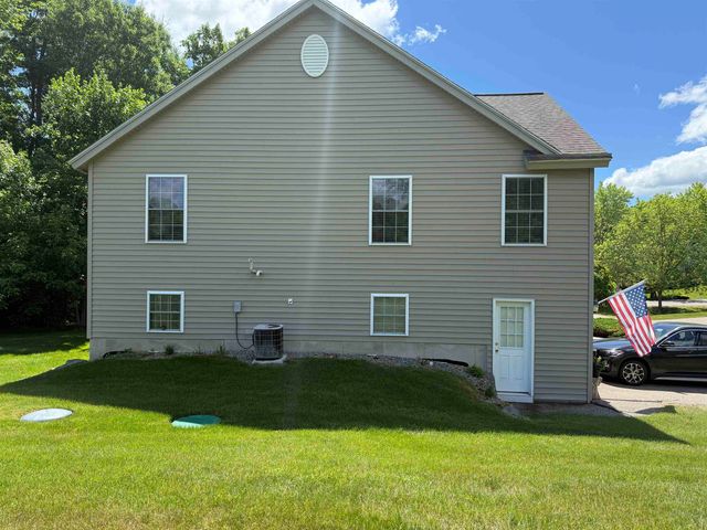 7 Maplevale Road, East Kingston, NH 03827