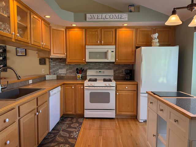 7 Maplevale Road, East Kingston, NH 03827