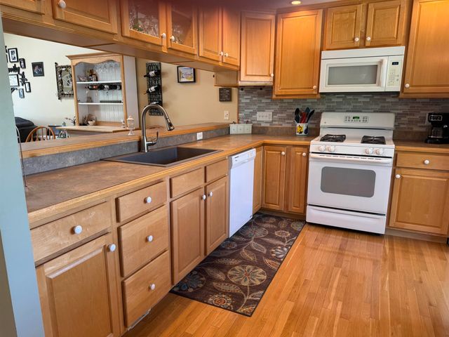 7 Maplevale Road, East Kingston, NH 03827