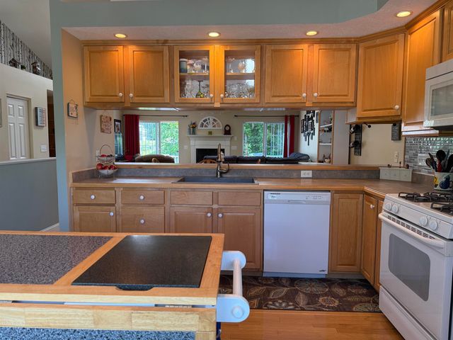 7 Maplevale Road, East Kingston, NH 03827