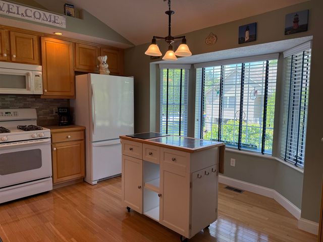 7 Maplevale Road, East Kingston, NH 03827