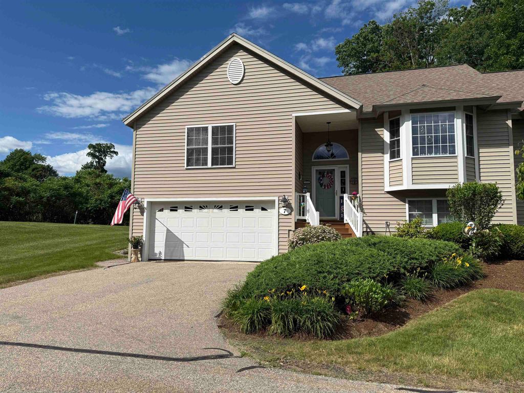 7 Maplevale Road, East Kingston, NH 03827