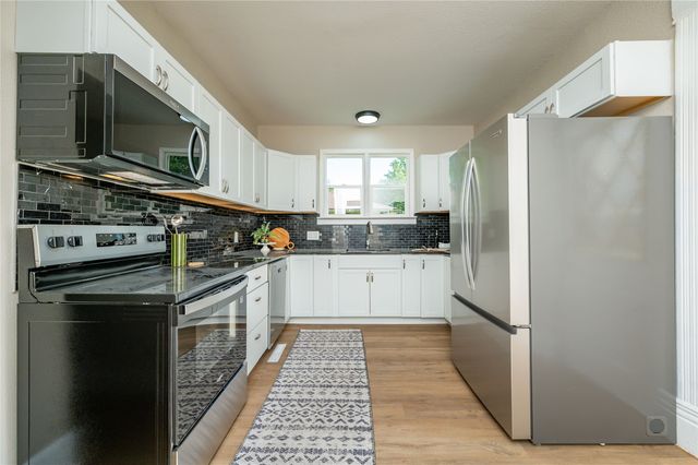 103 N Dewey Street, Prairie City, IA 50228