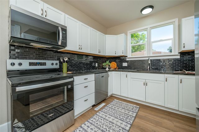 103 N Dewey Street, Prairie City, IA 50228