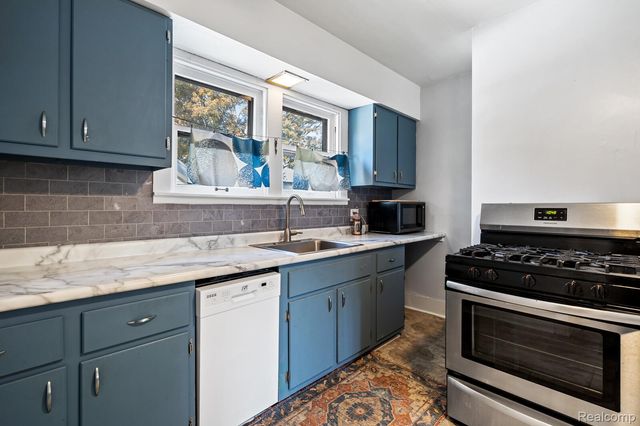 925 E 2nd Street, Royal Oak Charter Township, MI 48067