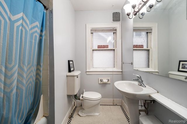 925 E 2nd Street, Royal Oak Charter Township, MI 48067