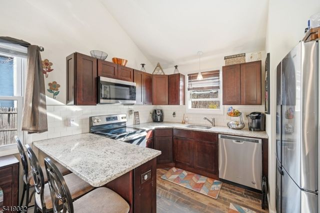 5 Chestnut Ave, Mount Arlington Boro, NJ 07856