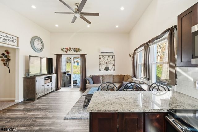 5 Chestnut Ave, Mount Arlington Boro, NJ 07856