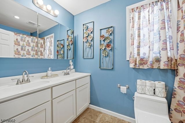 5 Chestnut Ave, Mount Arlington Boro, NJ 07856