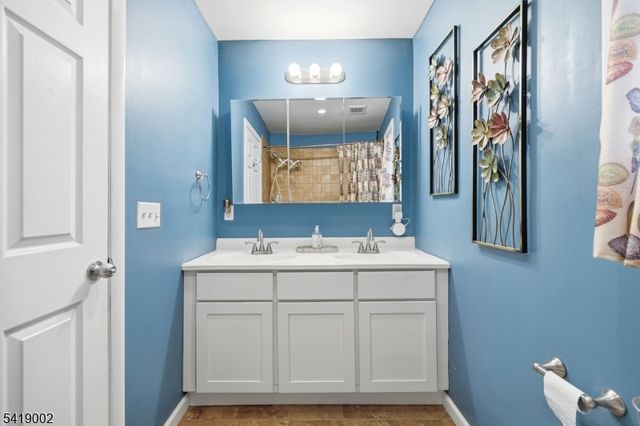 5 Chestnut Ave, Mount Arlington Boro, NJ 07856