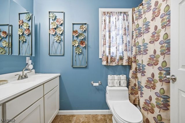 5 Chestnut Ave, Mount Arlington Boro, NJ 07856