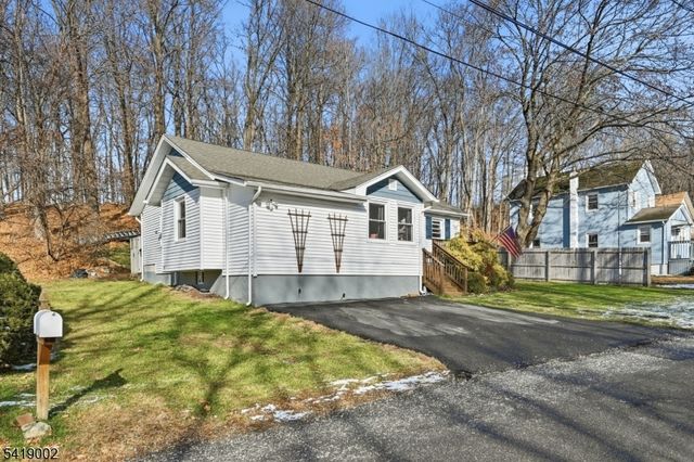 5 Chestnut Ave, Mount Arlington Boro, NJ 07856