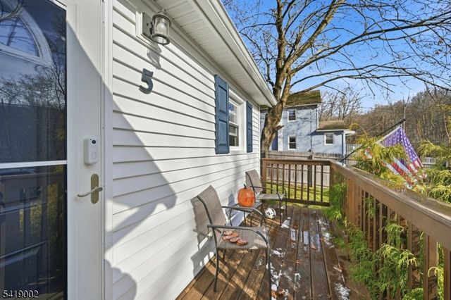 5 Chestnut Ave, Mount Arlington Boro, NJ 07856